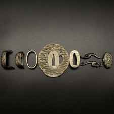 Tsuba d'épée avec un design