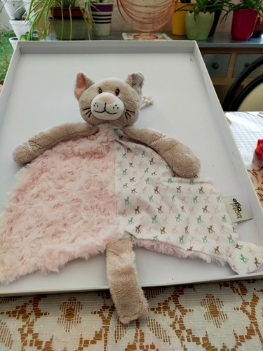 Doudou plat triangulaire avec