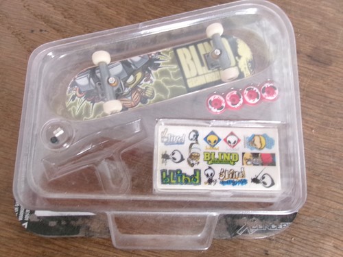 Tech deck finger - tech, skateboard