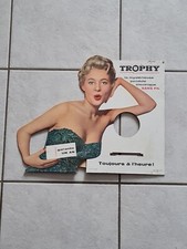 PLV PUB PENDULE TROPHY PIN UP