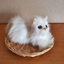 Figurine Chat Blanc Angora dans Panier en Osier - Yeux en verre -12 cm