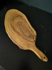 Planche à découper ou à servir en bois d’olivier artisanale veinage naturel