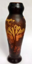 PETIT VASE PATE DE VERRE GRAVE A L'ACIDE SIGNE GALLE  DECOR PAYSAGE DE MONTAGNE