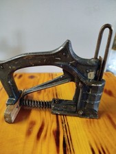 Ancienne Agrafeuse De Vitriers