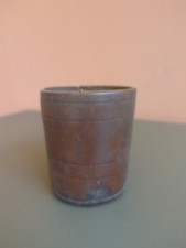 Ancien gobelet en cuir brun