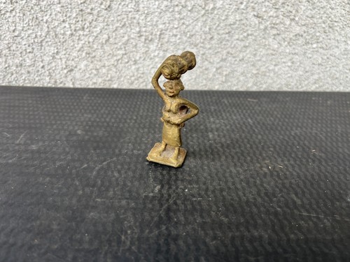 Petite figurine bronze femme