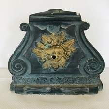 bec de fontaine en pierre reconstitué patine polychrome d'origine  . XX siècle .