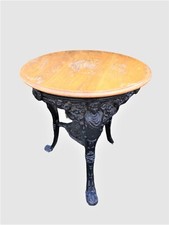 Table guéridon en fonte marque M E vers 1880 époque XIXème siècle