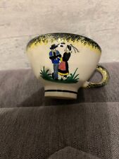 Ancienne tasse bolée bretonne Henriot Quimper peint à la main et numérotée