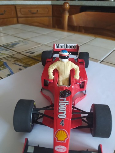 Figurine résine a - 1,