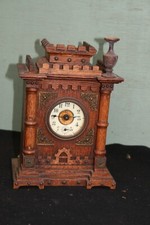 pendule  en bois musicale lot N° 13. **