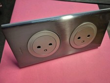 Legrand 69102 - Double Prise TITANE avec plaque INOX Brossé (OCCASION)