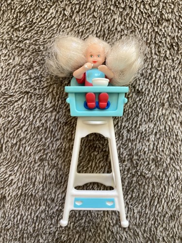Figurine lil kelly - doll, dans