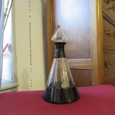 1 carafe a liqueur couleur grenat en cristal de saint louis a définir