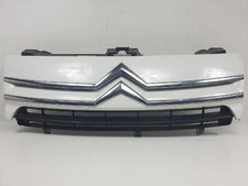 1497651077 grille gauche capot