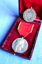 Lot de 2 médailles en argent