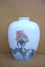 Ancien Vase en porcelaine Royal Copenhague Danemark à décor d'une rose Vintage