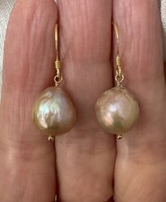 ENORME PERLE ROSE, OR, ARGENT