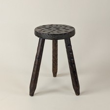 Tabouret ancien tripode en bois, années 60, style rustique brutaliste