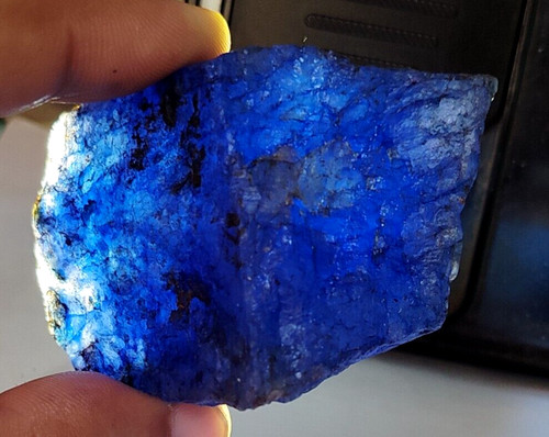 Grand saphir bleu naturel