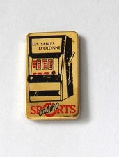 RNT 6/ Pin's Casino Sports Machine à sous les Sables d'Olonne