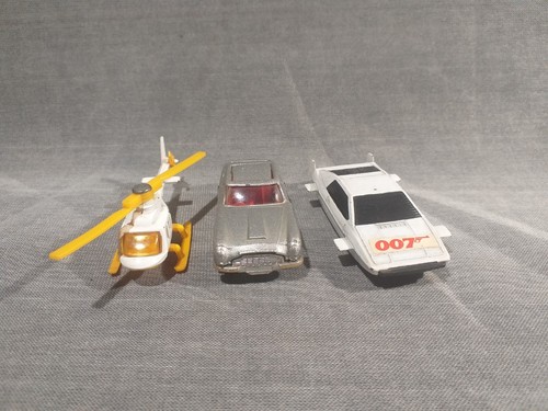 Lot corgi james bond - lot,