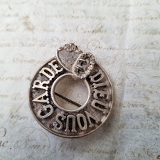 Broche Ancienne en Métal