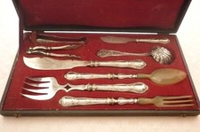 ANCIENNE MENAGERE DE COUVERTS