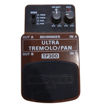 Pédale d'effet Behringer TP300 Ultra Tremolo pour guitare testée utilisée...