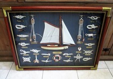 Grand cadre vitrine avec voilier DEFENDER 1895 et noeuds marin / 80 cm x 60 cm