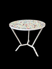TABLE DE JARDIN ANCIENNE. FER POLYCHROME ET MICROMOSAÏQUE. ESPAGNE. 1940-1950