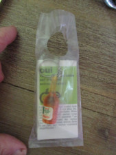 Pochette et notice et ancien Porte Clé Bouteille du Vinaigre de Cidre Dessaux