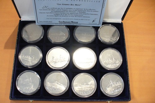 Superbe coffret médailles - superbe, 12