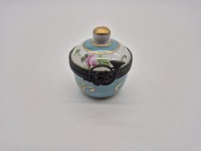 BOITE A MOUCHES PILULIER PORCELAINE DECOR FLORAL MUSICIENS SIGNEE OBJET VITRINE