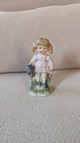 Figurine petite fille arrosoir
