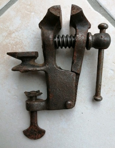 Vit ancien petit étau - petit, enclume