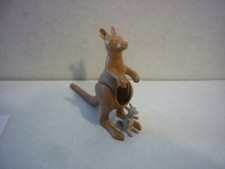 sympa kangourou ET SON