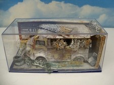 DIORAMA STYLE ROUTE BLEUE LA  CITROËN H HY   " épave"   boite vitrine 1/43