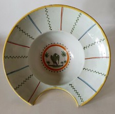 VARAGES ANCIEN PLAT à BARBE en FAÏENCE POLYCHROME à L'AIGLE XVIIIème