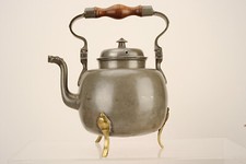 Théière En Étain