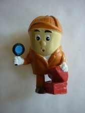   FIGURINE  PAILLOU PUB    COURTEPAILLE  / DETECTIVE   /  4,5  CM   