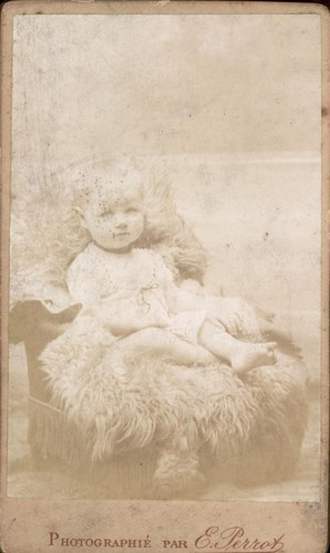 Cdv bébé assis sur - bébé,