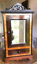 Ancienne armoire de poupée