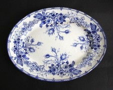 Plat ancien en faïence signé