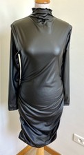 robe T42/44 faux cuir noir