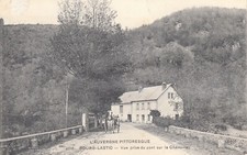 Carte postale ancienne PUY-DE-DÔME BOURG-LASTIC vue pont sur le Chavannes