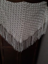 joli  chale blanc au crochet  tricoté main ( laine ) hauteur  0,90 m