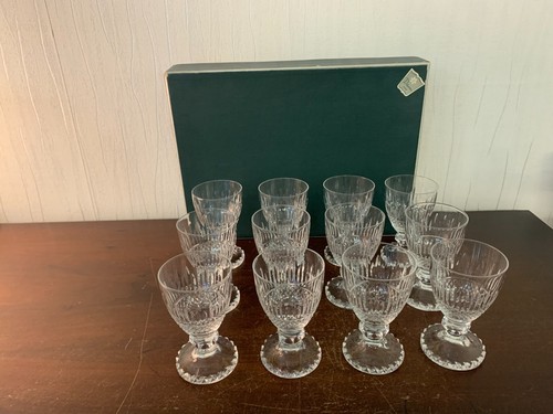 Verres vin modèle - à,