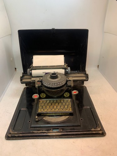 Ancienne machine ecrire - ancienne, a
