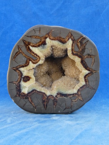 Superbe mineral demi geode - superbe,